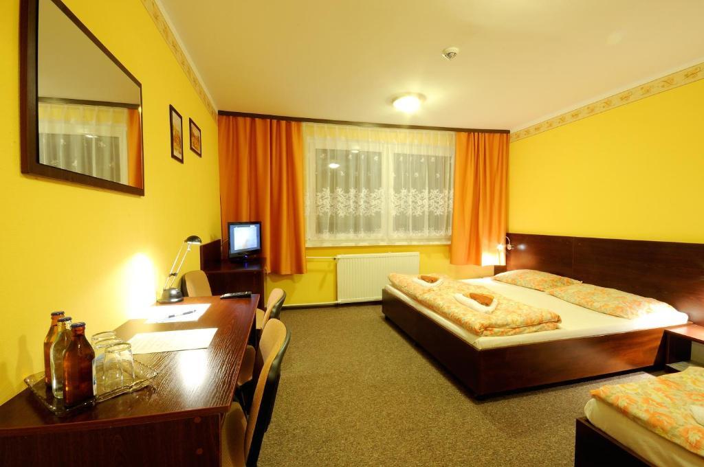 Hotel Gambit I Restauracja Cieszyn Цешин Екстер'єр фото